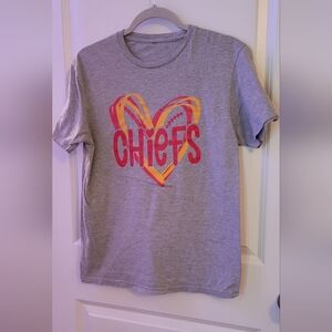 Custom Gray 'Chiefs' Heart Graphic Tee Size M/L